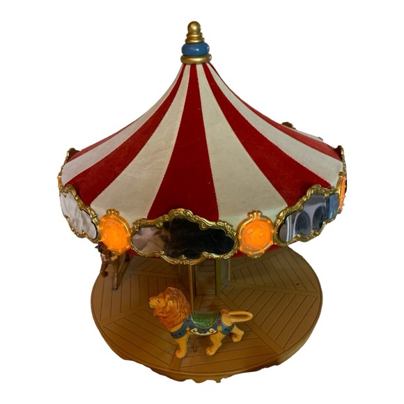 Hallmark Carousel Ride Display with Two Carousel Horses Magic Lion Included - Picture 3 of 7